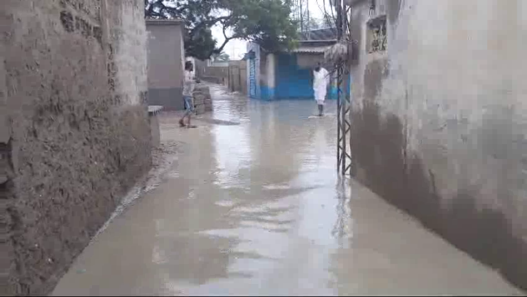 بلوچستان کے مختلف علاقوں میں بارشوں کا آغاز ہوگیا جس سے نشیبی علاقے زیر آب آگئے.